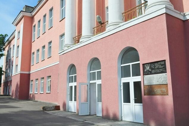 'Выжимают все соки': источник рассказал, как оккупанты довели учителей в Луганске