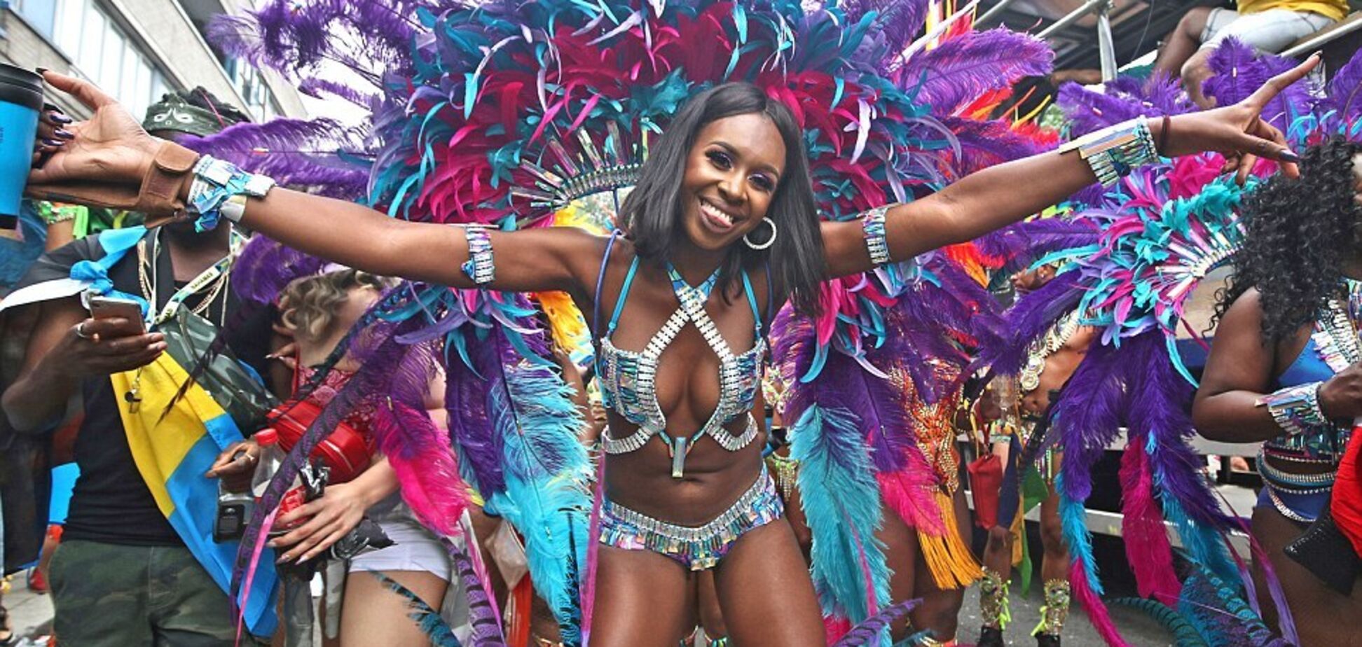 В Лондоне задержали одновременно 400 человек: что произошло