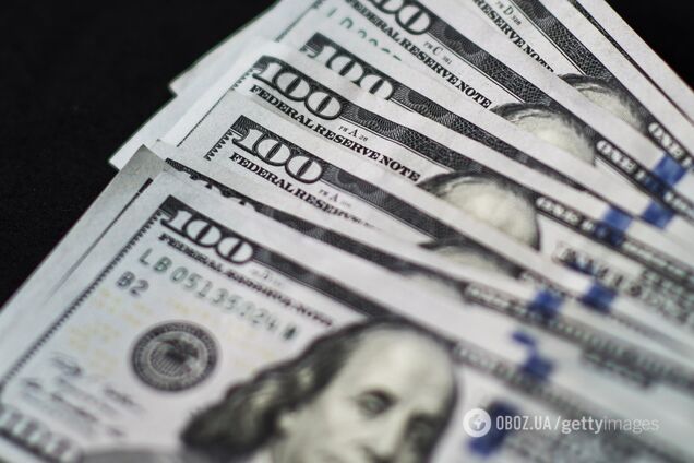В Україні долар подолав психологічну позначку