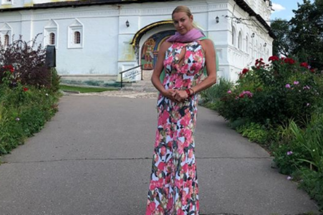 'Сором': Волочкова зганьбилася відвертим фото у церкві