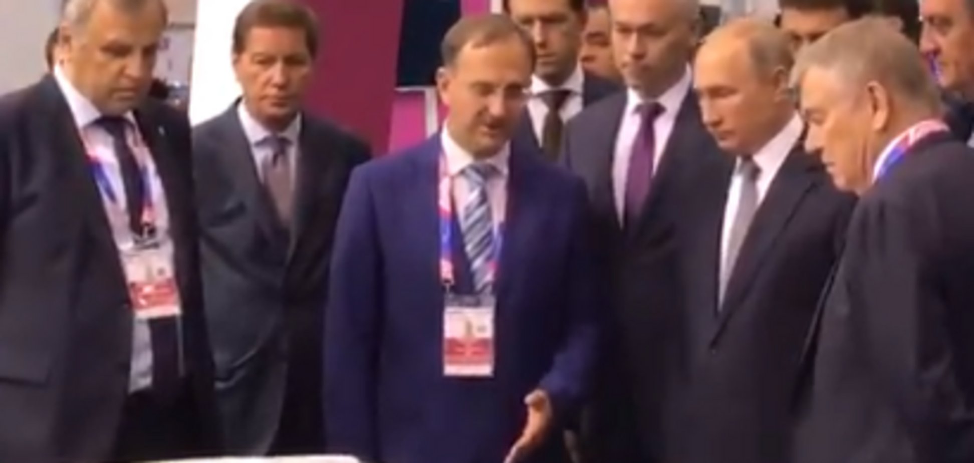 'Чекаємо гравіцапу': Путіну презентували російський колайдер, у мережі сміються