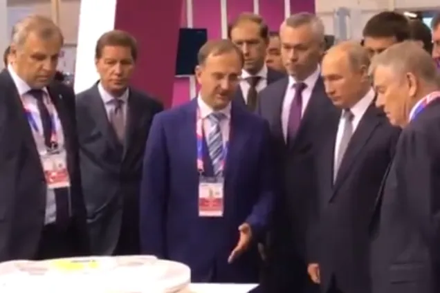 "Ждем гравицапу": Путину презентовали русский коллайдер, в сети смеются