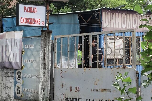 У Києві знайшли повішеним хлопця: фото і відео з місця події