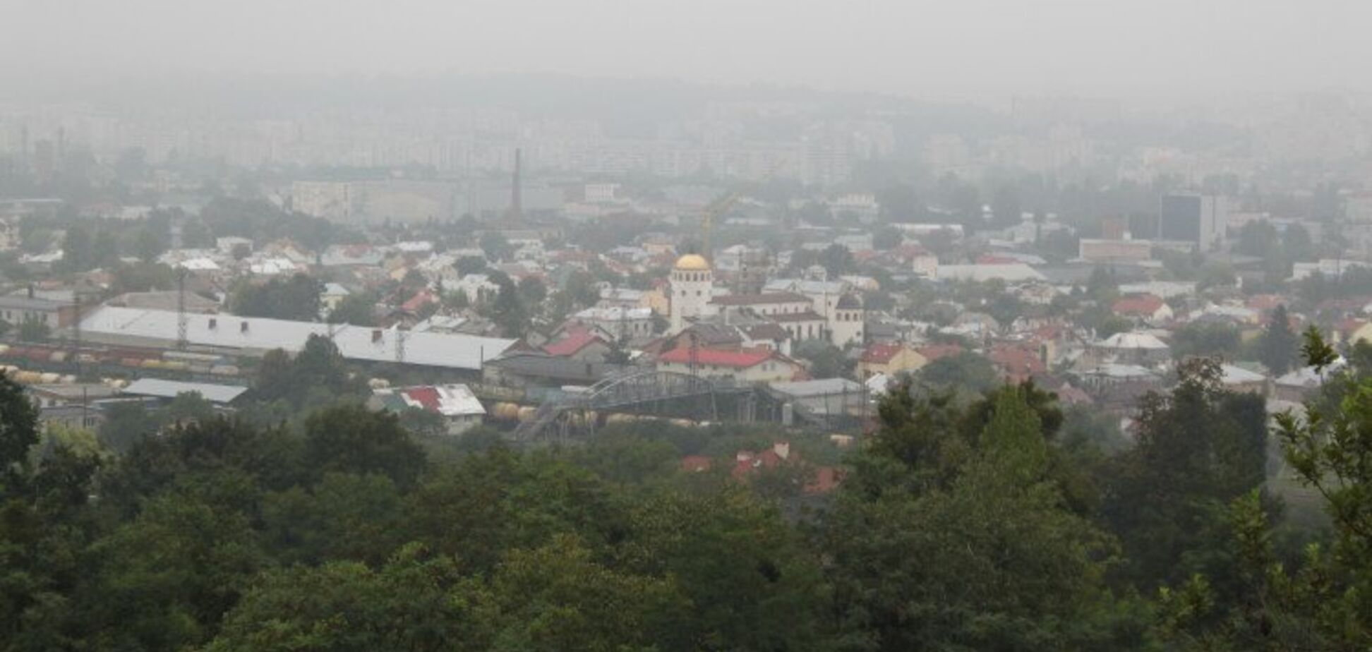 Львів потонув в осінньому тумані: вражаючі фото