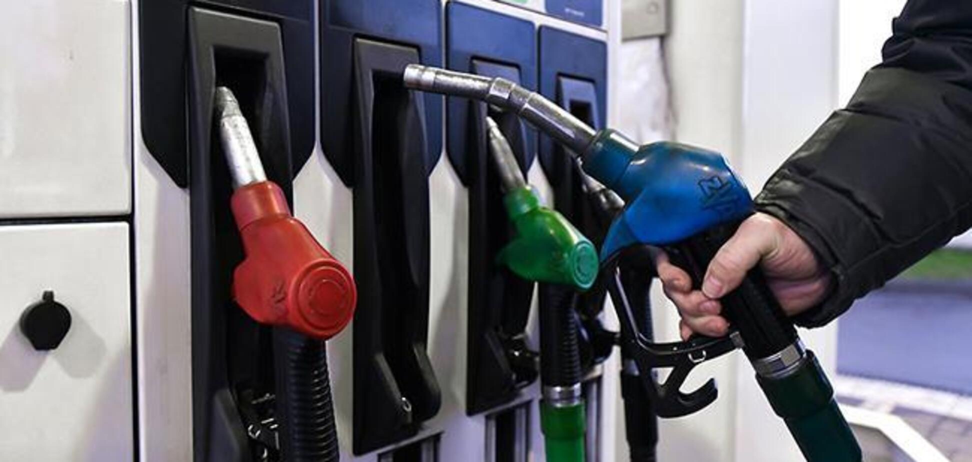 Цена подскочила за сутки: на украинских АЗС резко подорожал бензин