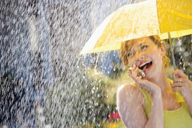 Пекельна спека і грози: з'явився прогноз погоди на початок тижня в Україні