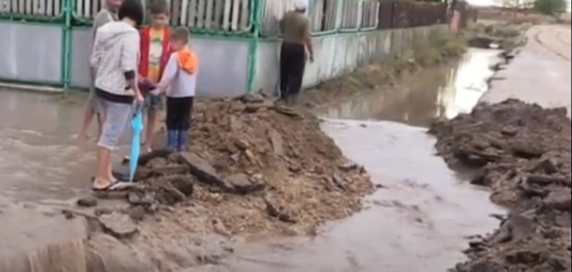 Село-річка: в мережі показали чергове масштабне лихо в Криму