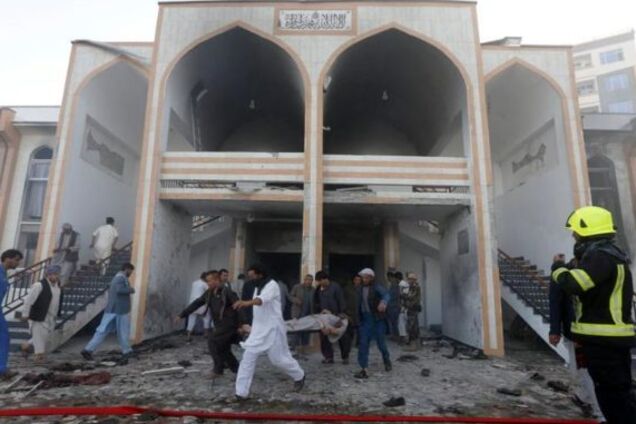 В Афганистане смертник атаковал мечеть: десятки погибших и раненых