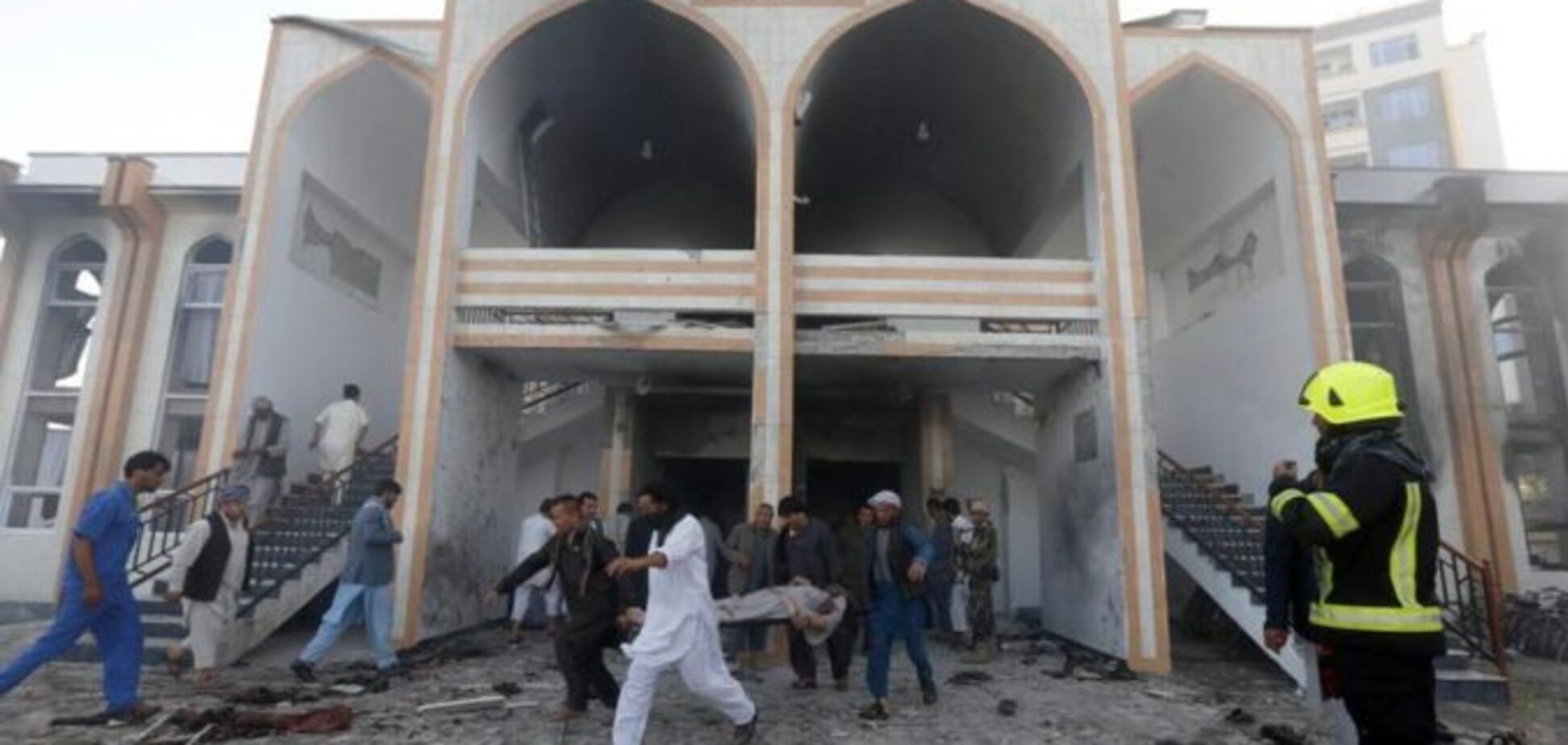 В Афганистане смертник атаковал мечеть: десятки погибших и раненых