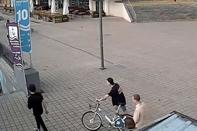 'Що за сволота?' У мережі розлютилися через дебош молодих хуліганів у Києві