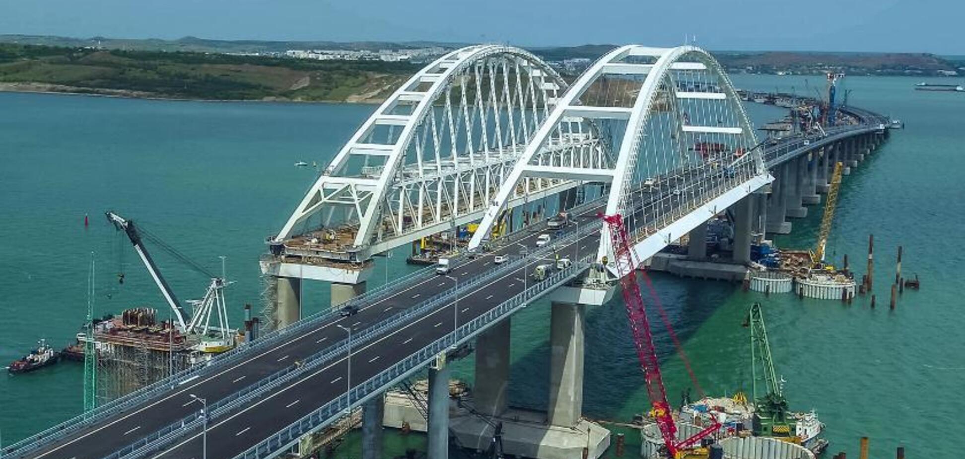 'Гасить будем чертей!' В России случилась паника из-за самолетов США над Крымским мостом