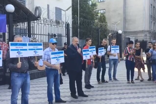 Під посольством Росії в Києві влаштували 'сюрприз' Путіну: всі подробиці, фото і відео