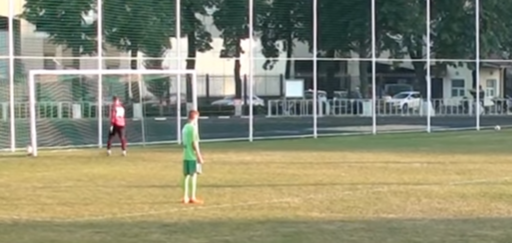 Российский футболист забил самый позорный автогол в истории: видео момента