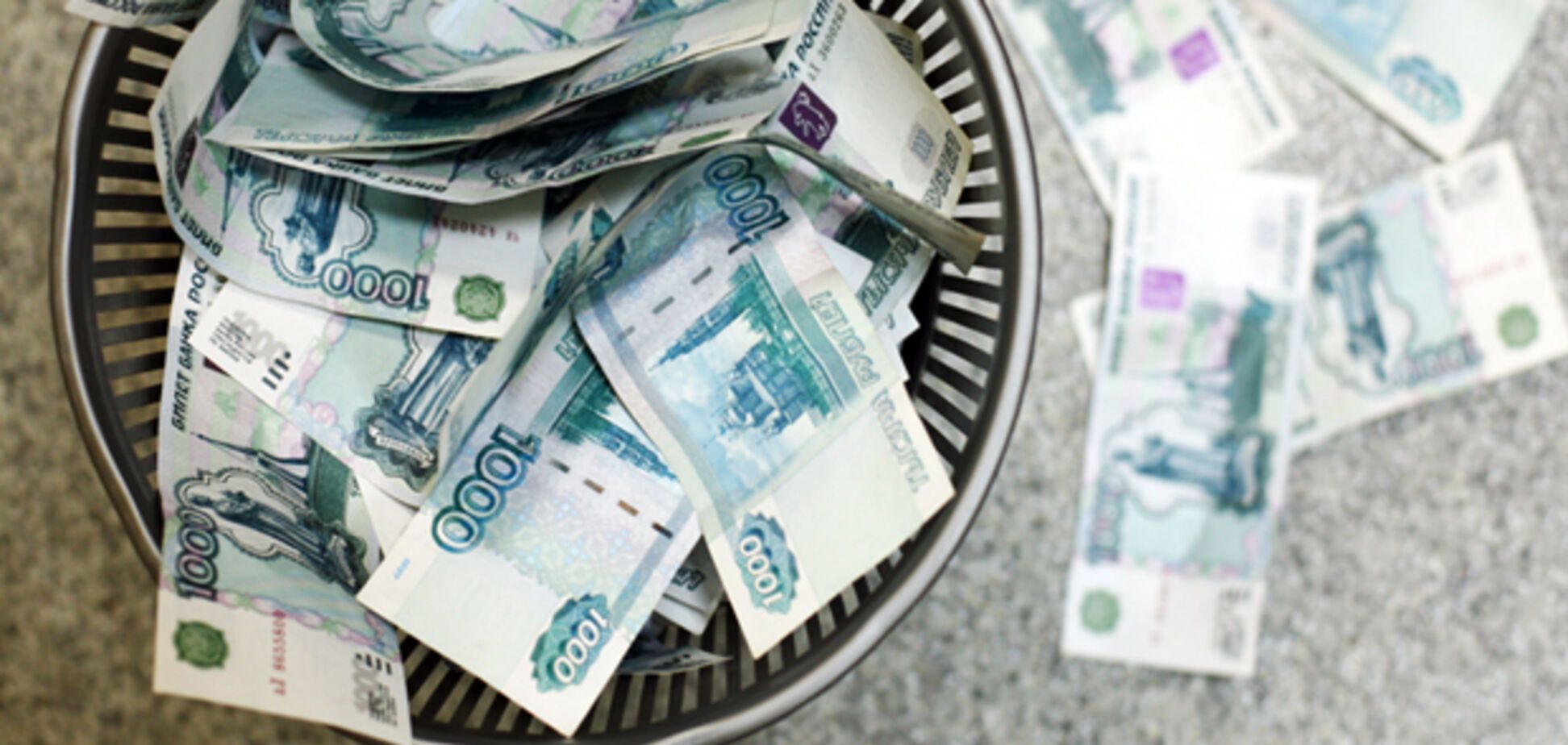 Санкции 'из ада' обвалили рынок в России: рубль - следующий
