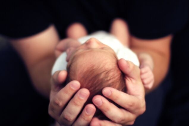 Справжній герой: таксист у Дніпрі прийняв пологи у пасажирки