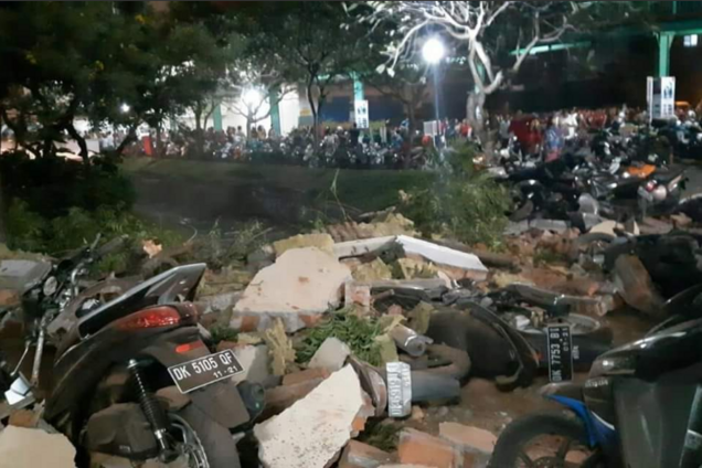 В Индонезии произошло мощное землетрясение: десятки жертв