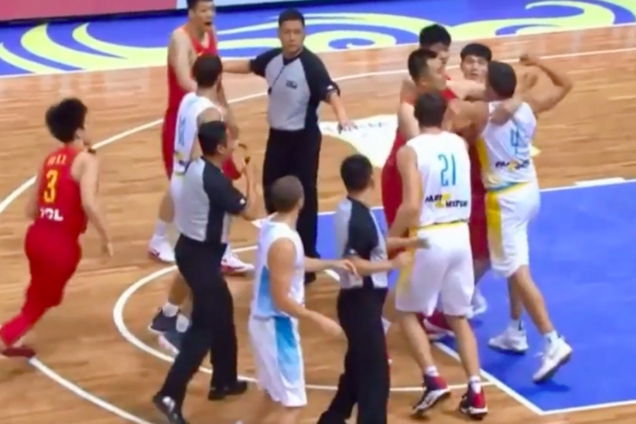 Баскетболист сборной Украины устроил в матче потасовку - опубликовано видео