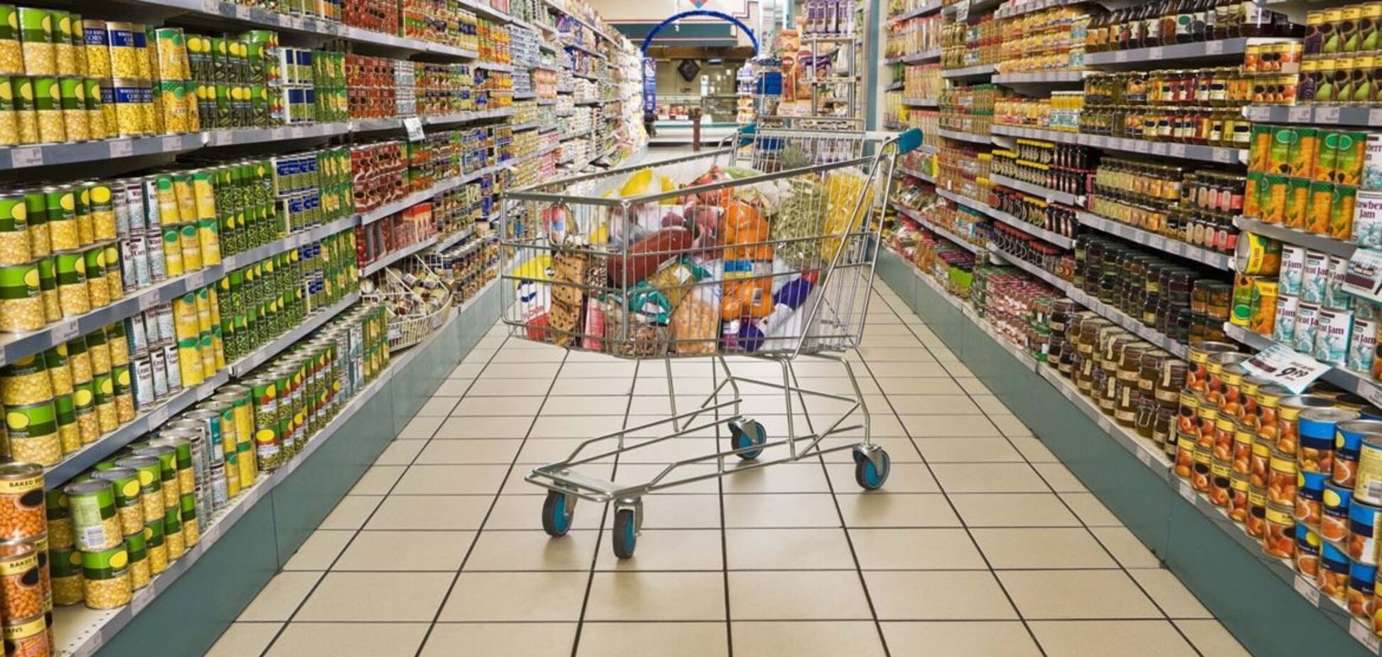Известный супермаркет в Киеве уличили в антисанитарии