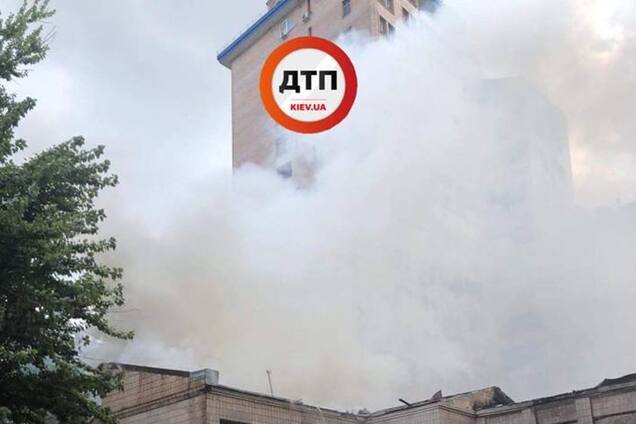 В Киеве произошел масштабный пожар: опубликованы первые фото и видео
