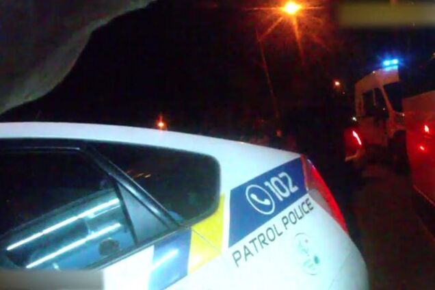 В Запорожье девушка на чужом автомобиле врезалась в машину с полицейскими и сбила пешеходов (ВИДЕО)