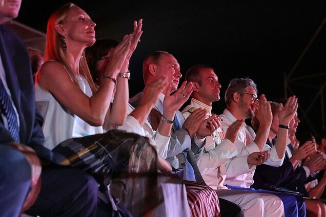 Известный украинец станцевал перед Путиным в Крыму