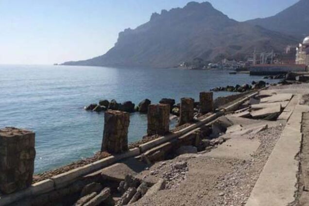 'Брошенные кафе и разруха': журналисты показали популярный курорт Крыма