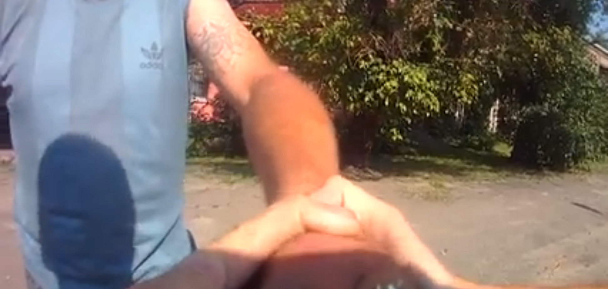 Тримай гранату міцно: з'явилося відео героїчного вчинку копа в Дніпрі