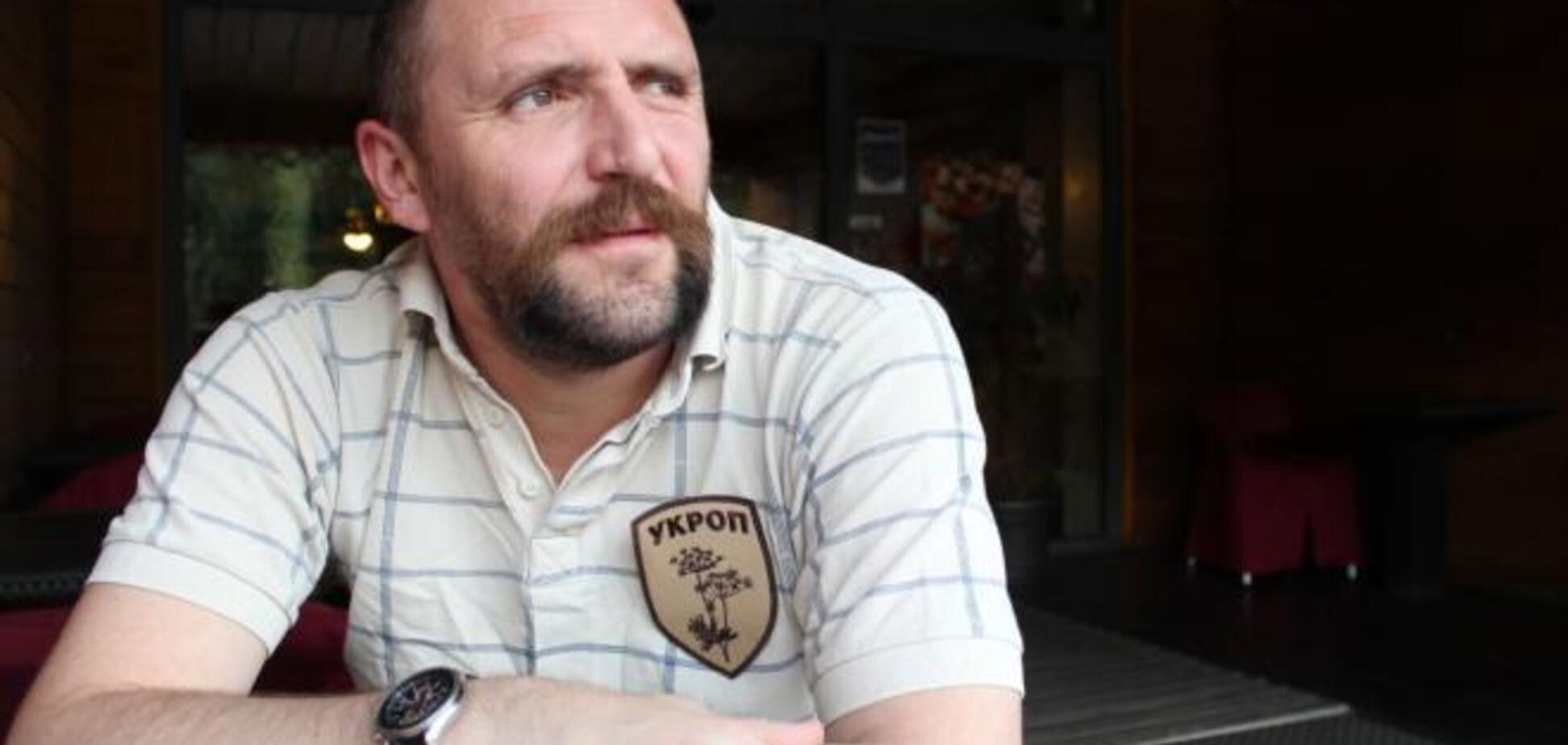 Шеврон вне политики: художник рассказал, как договорился с Корбаном о лого для УКРОП