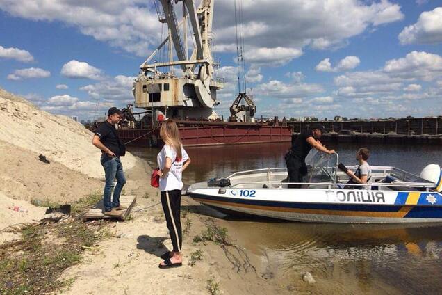 Нелегальная добыча песка: в Киеве поймали на горячем браконьеров