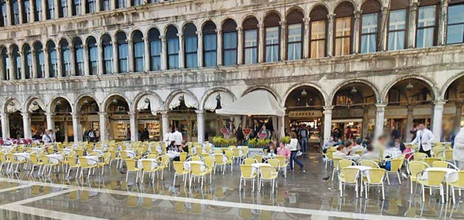 За музыку и красивый вид: в Венеции разгорелся скандал с туристом из-за 'двойных цен' в кафе