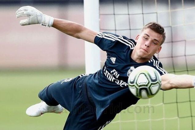 Вратарь сборной Украины принял неожиданное решение