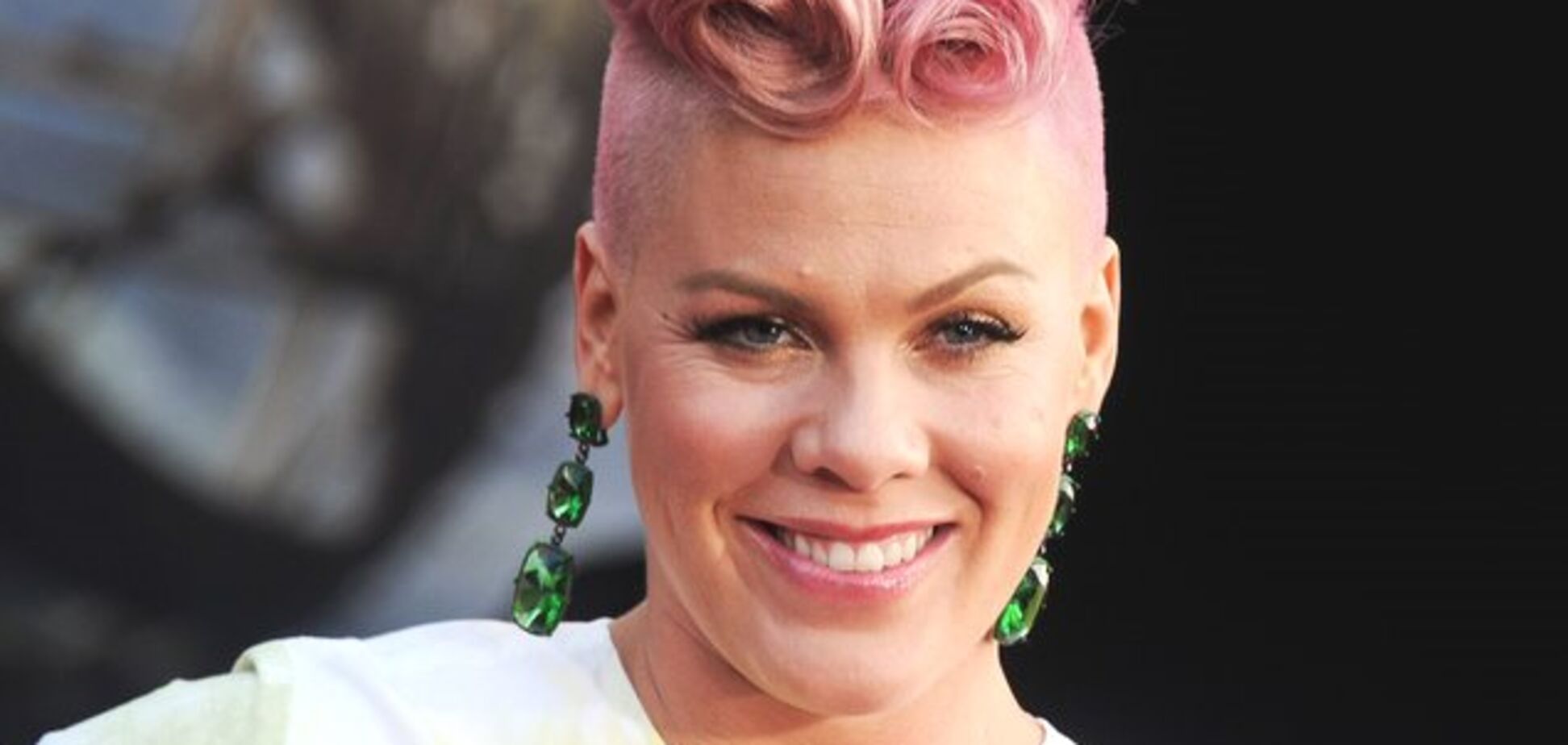 Концерты отменены: певица Pink угодила в больницу