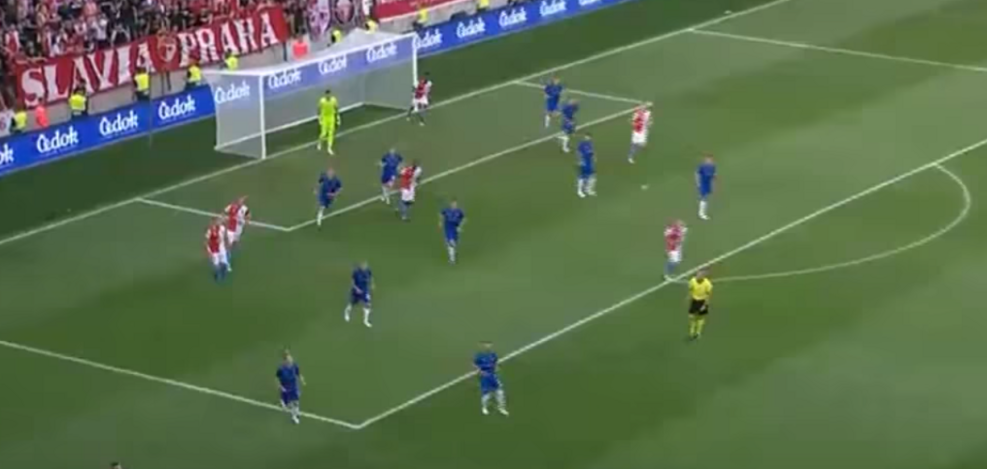 Фанаты спели 'Путин х*йло' на матче Лиги чемпионов