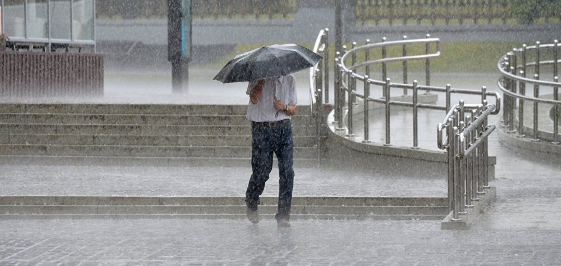 Спекотний серпень: синоптики попередили про сильні зливи в Україні