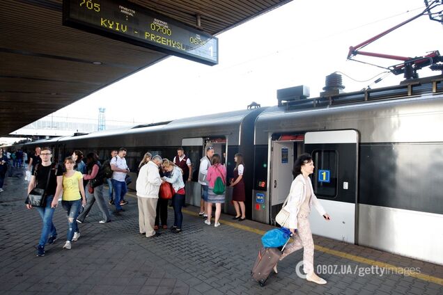 Злили 7 млн: 'Укрзалізниця' в рази переплатила за відеоспостереження у вагонах