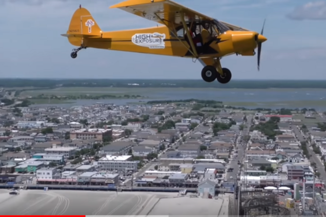 С самолета: баскетболист попал невероятный бросок и вошел в историю