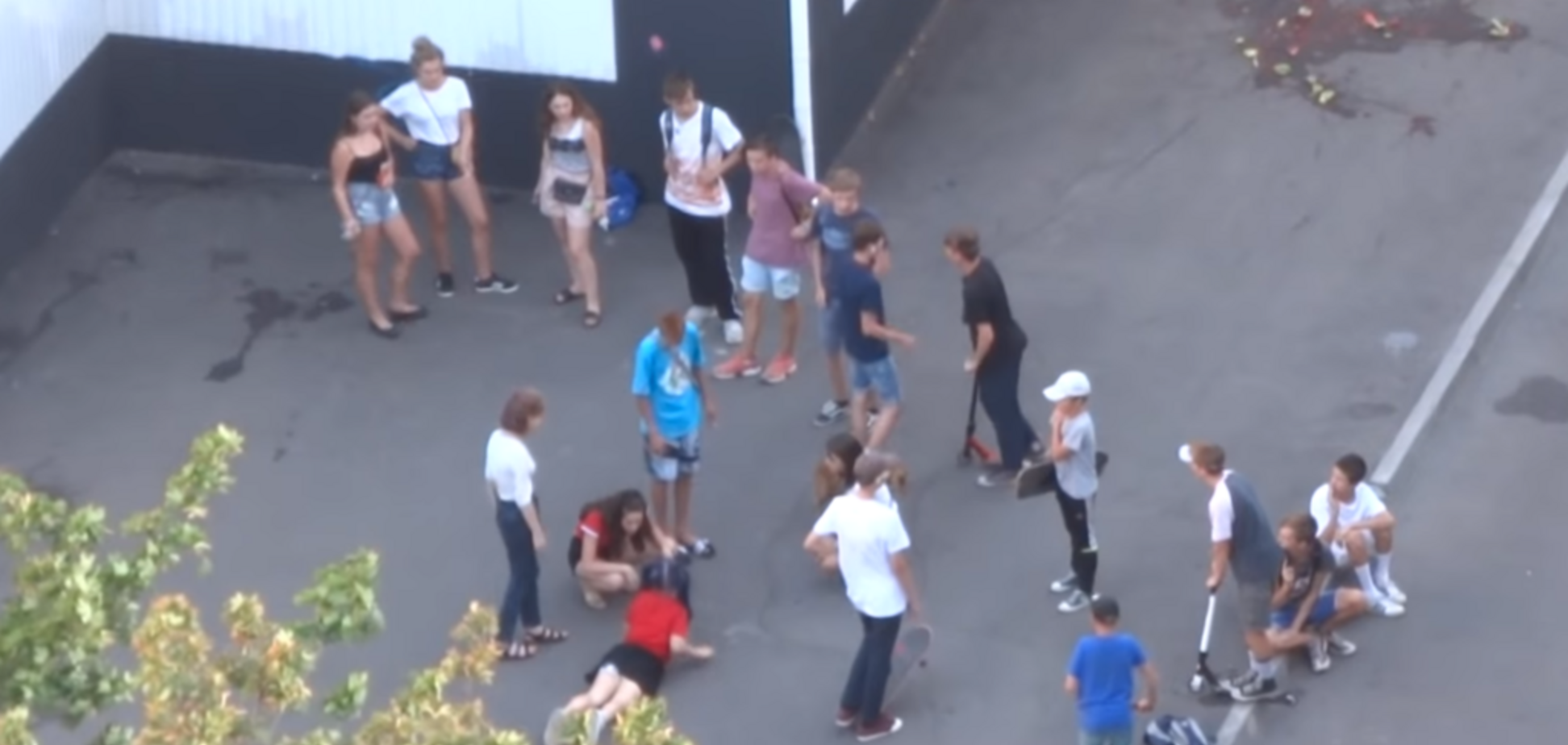 Потягли в кущі: інцидент із п'яним підлітком у Харкові обурив мережу