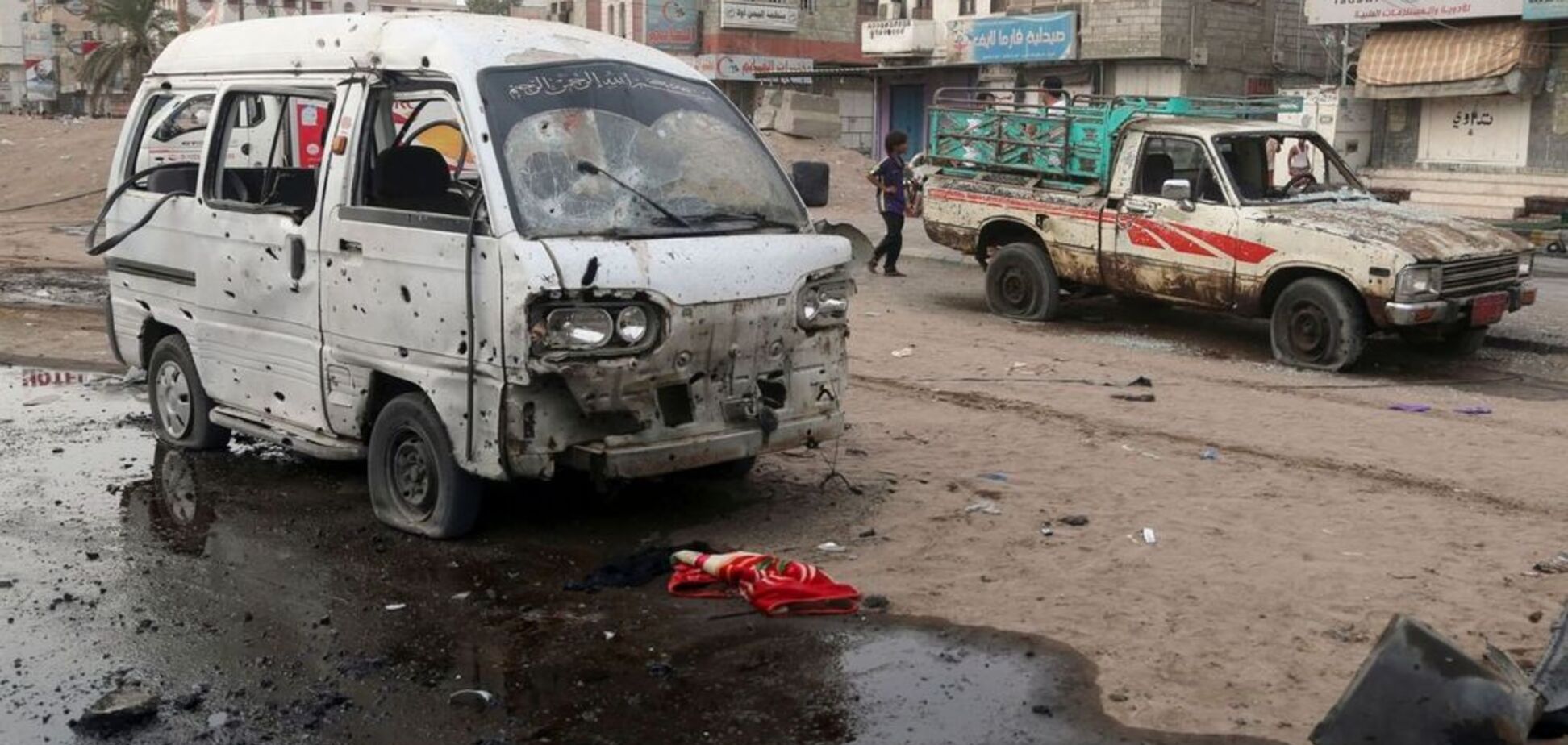 В Йемене автобус с детьми попал под авиаудар: десятки погибших