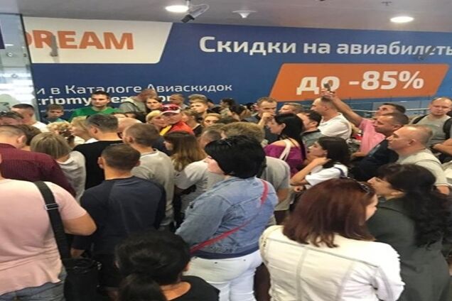 Знову колапс: у "Борисполі" застрягли сотні українських туристів