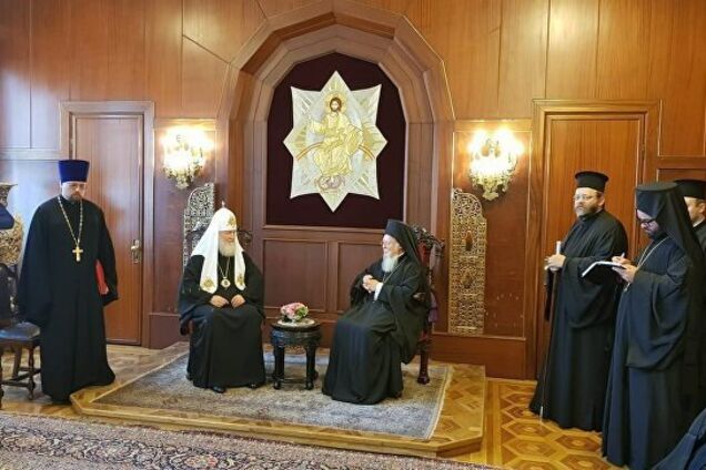 Букет от Захарченко улетел в Россию. Кто же его поймает