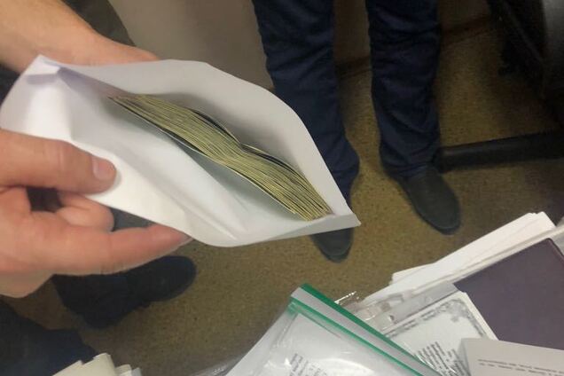 Помогала с землей: в Днепре депутат погорела на взятке в $12 тысяч