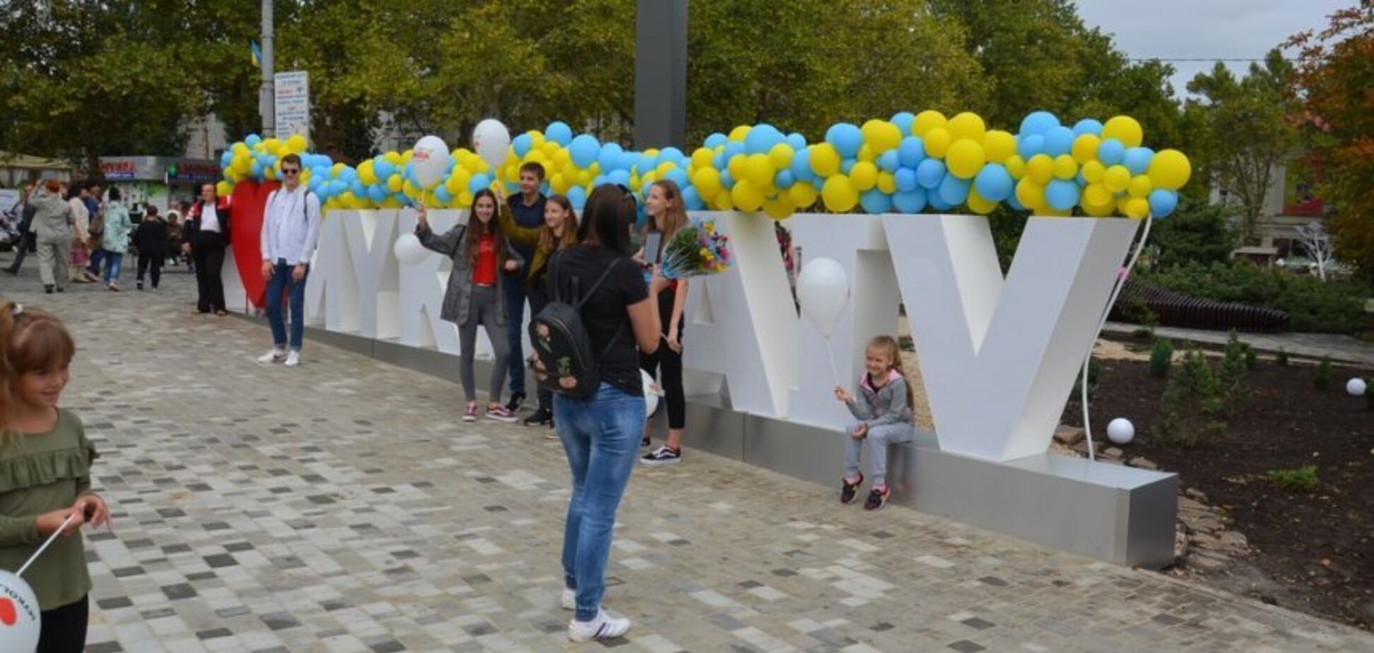 В Николаеве испортили новый знак: нашлось видео хулиганства