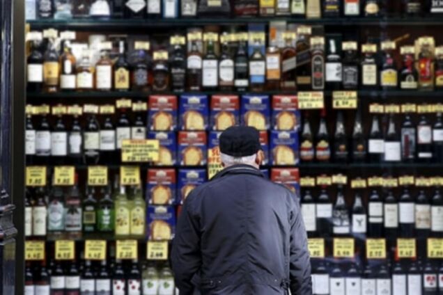 В Украине ужесточат правила продажи алкоголя и сигарет: что изменится