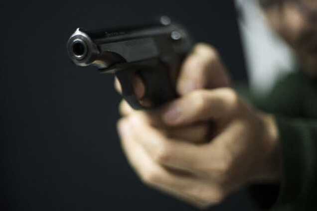 На Миколаївщині пенсіонер обстріляв дітей, які гралися: троє поранених