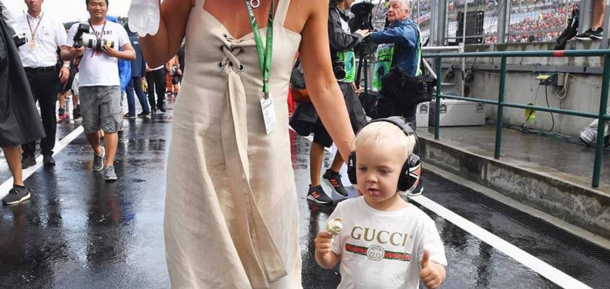 Дочка чемпіона Формули-1 оригінально використала унікальний трофей батька