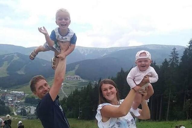 ''Не плакали, ридали!' У Чернівцях похоронили загиблу в страшній ДТП сім'ю з маленькими дітьми