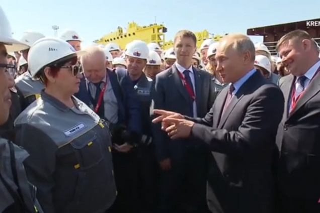 ''Ботоксный палится'': провальная беседа Путина с рабочими исчезла. Видеофакт