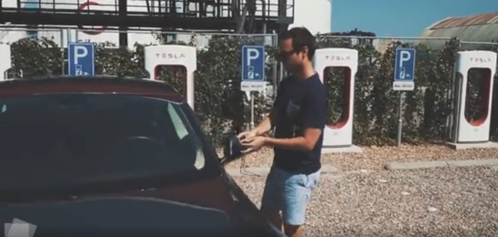 Хакеры взломали Tesla за 2 секунды