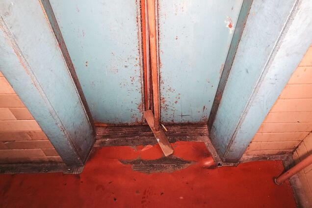 ''Выезжать на помощь отказались'': ребенок оказался в опасности из-за лифта в Киеве