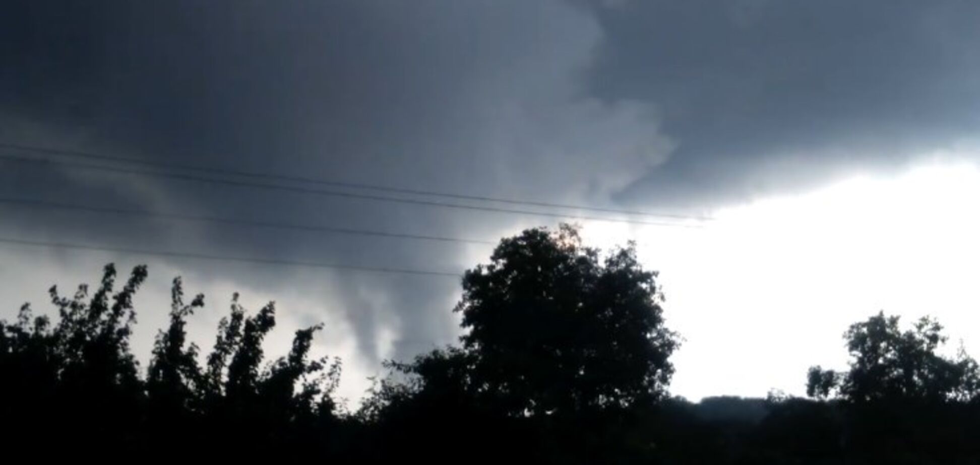 В Украине снова зафиксировали смерч: фото и видео природного явления